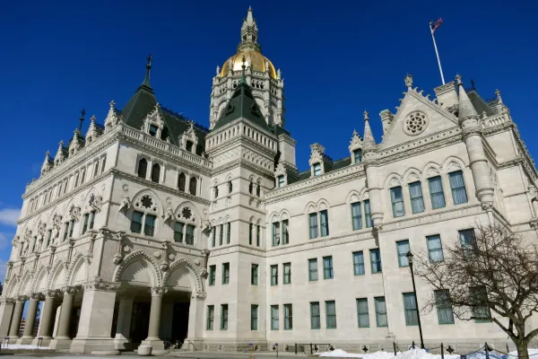 connecticut-state-capitol-building-hartford-ct.jpg